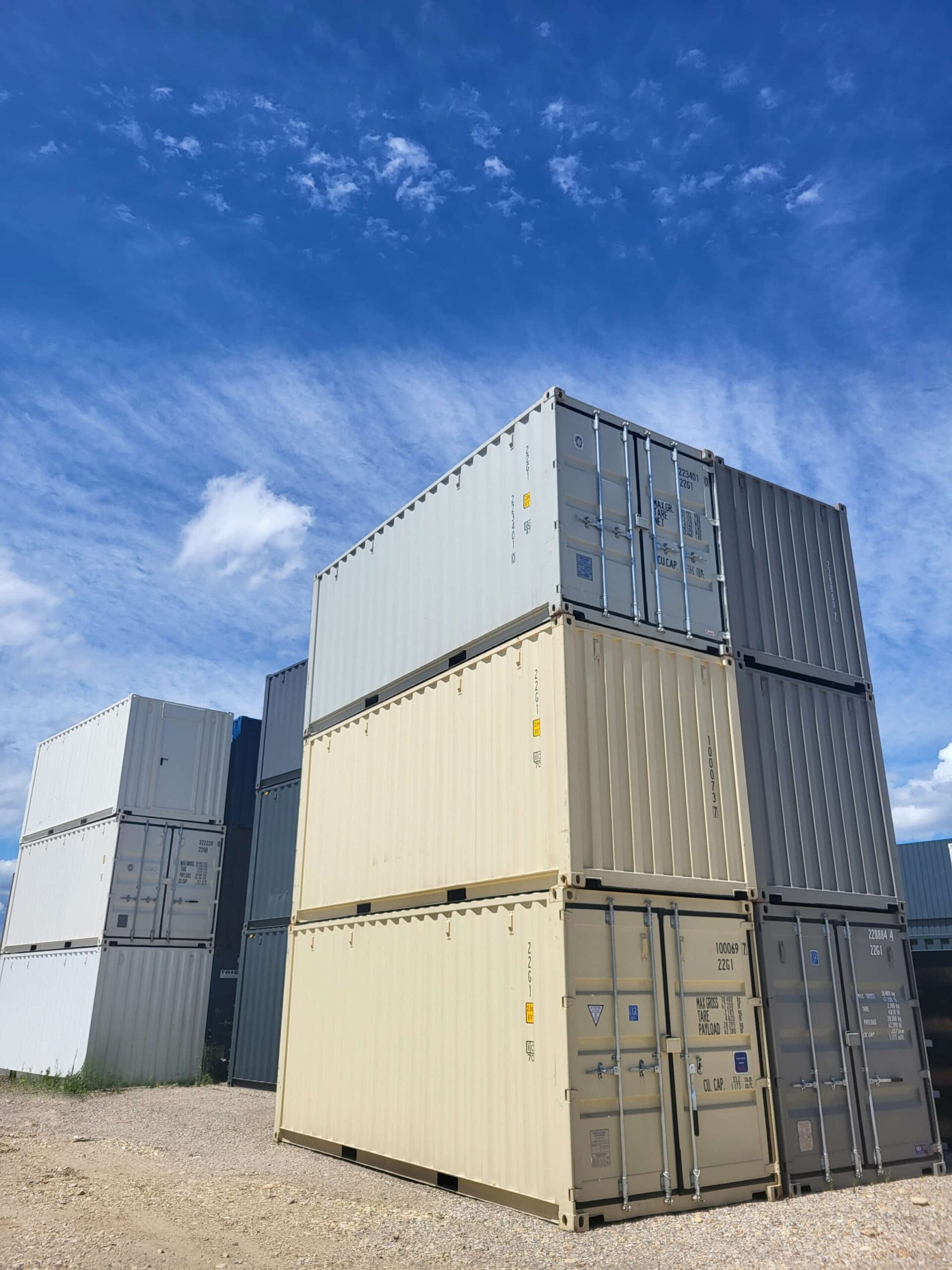 Comprendre les différences entre les containers d'occasion et les containers premier voyage