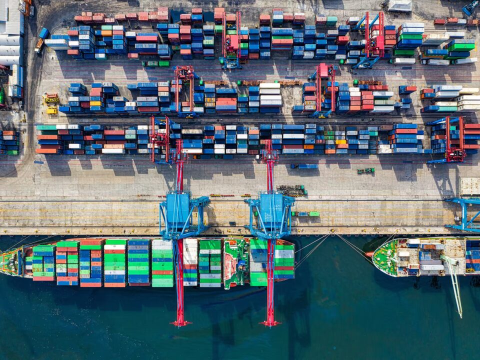 Porte-containers-transport-maritimes-conteneur.