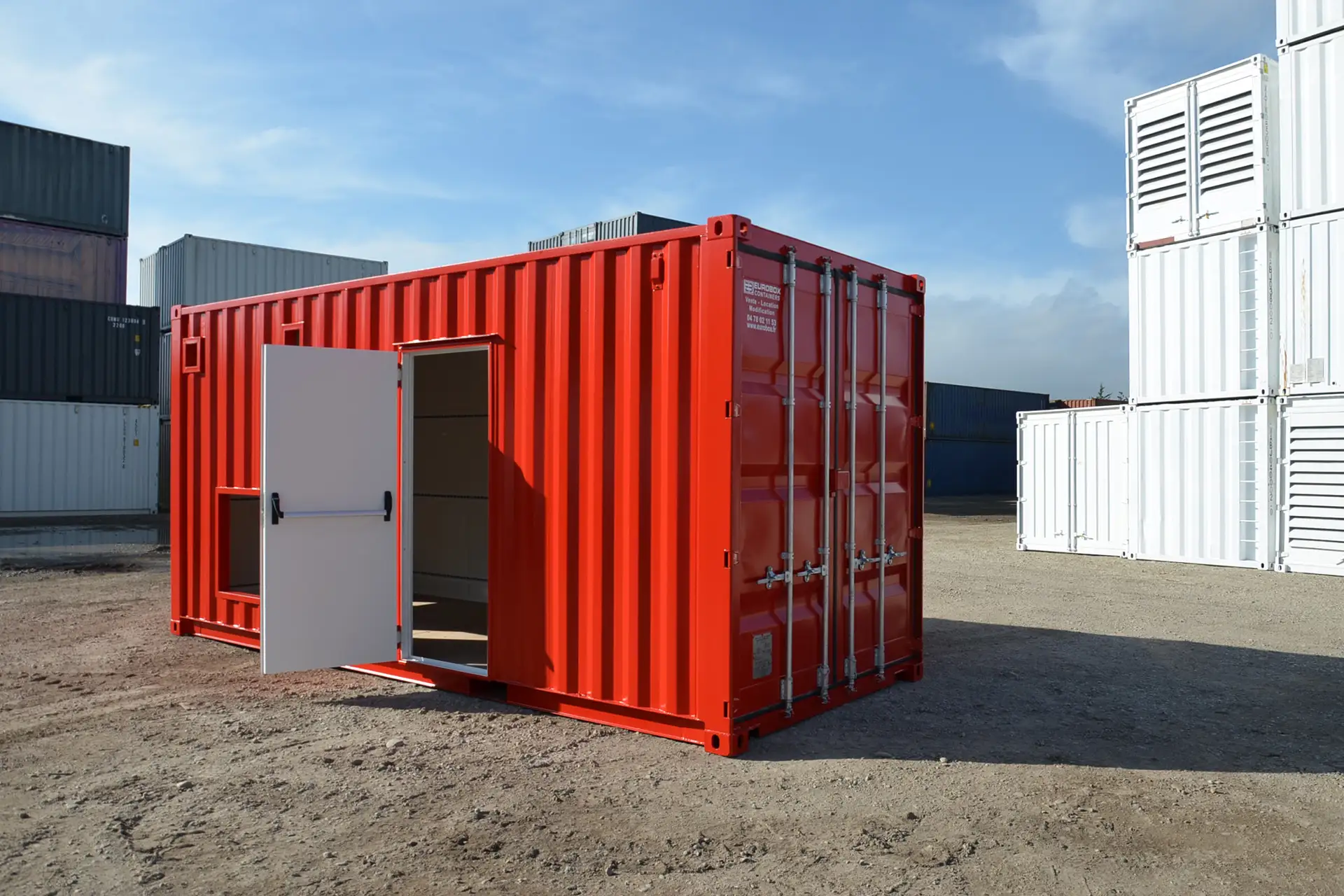 Container maritimes 20 pieds premiers voyage avec porte anti-panique réalisation Eurobox