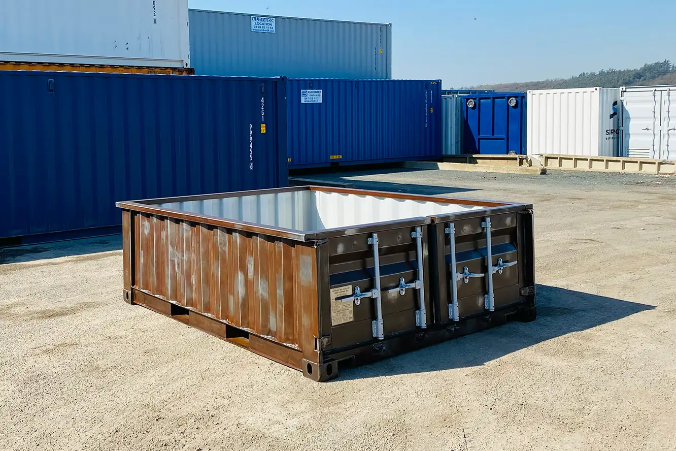 Habillage pour un jacuzzi effet occasion, réalisé sur un container 10 pieds premier voyage