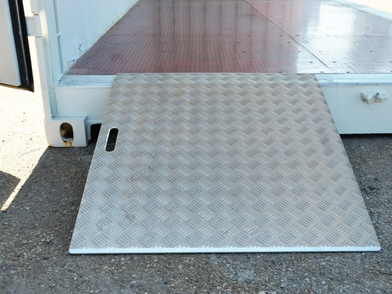 Rampe d'accès container, accessoire pour conteneur, eurobox vendeur de conteneur