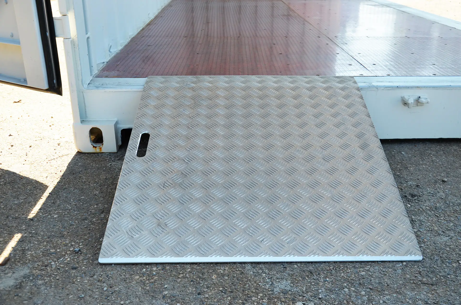 Rampe d'accès container, accessoire pour conteneur, eurobox vendeur de conteneur