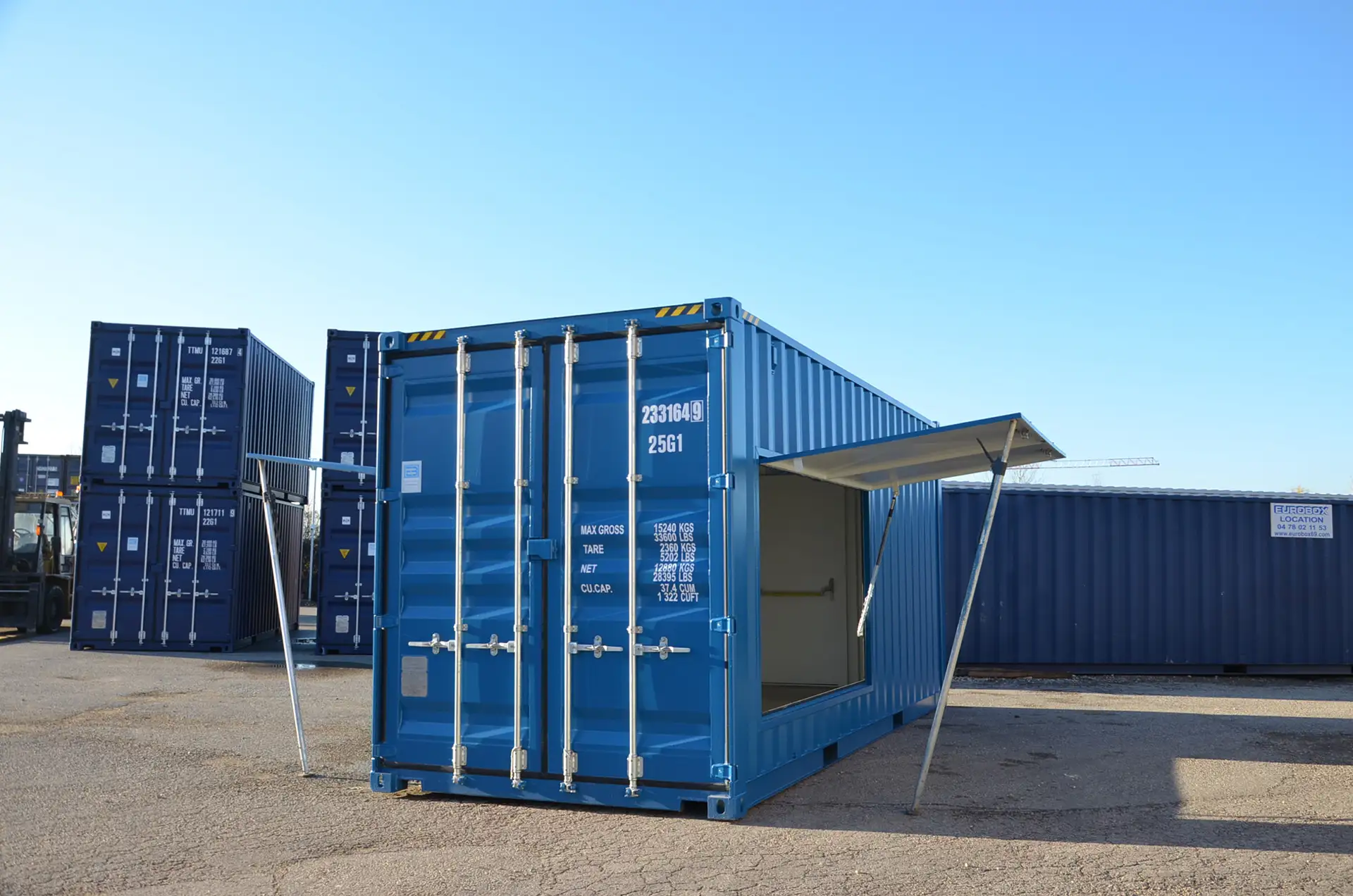 Conteneur Bleu 20 pieds grande hauteur avec ouvertures auvent, transformation atelier Eurobox à Lyon, Container dépollution, conteneur traitement des eaux