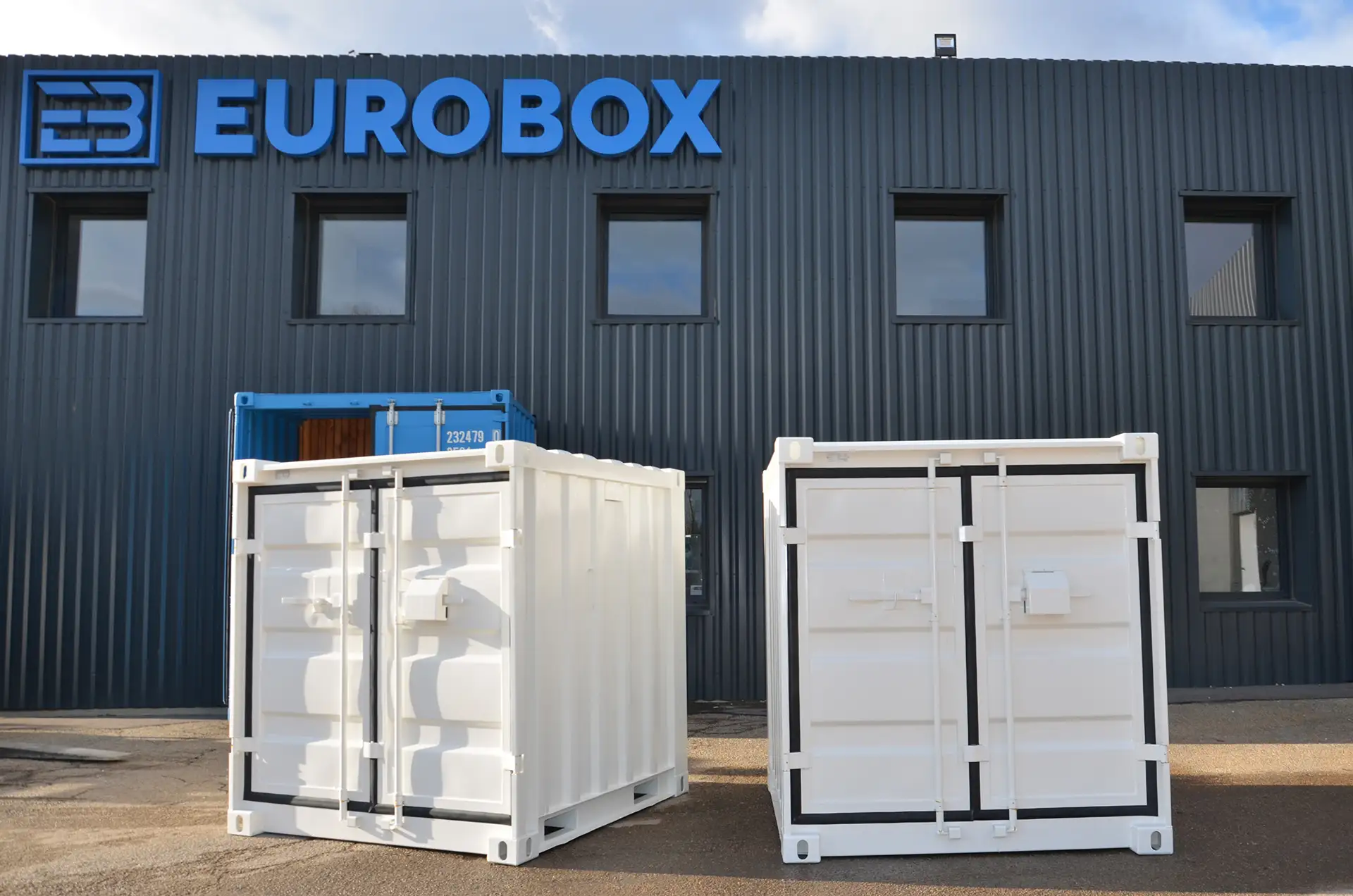 Conteneur de stockage 6 pieds blanc neuf , vendu par Eurobox vendeur de containers