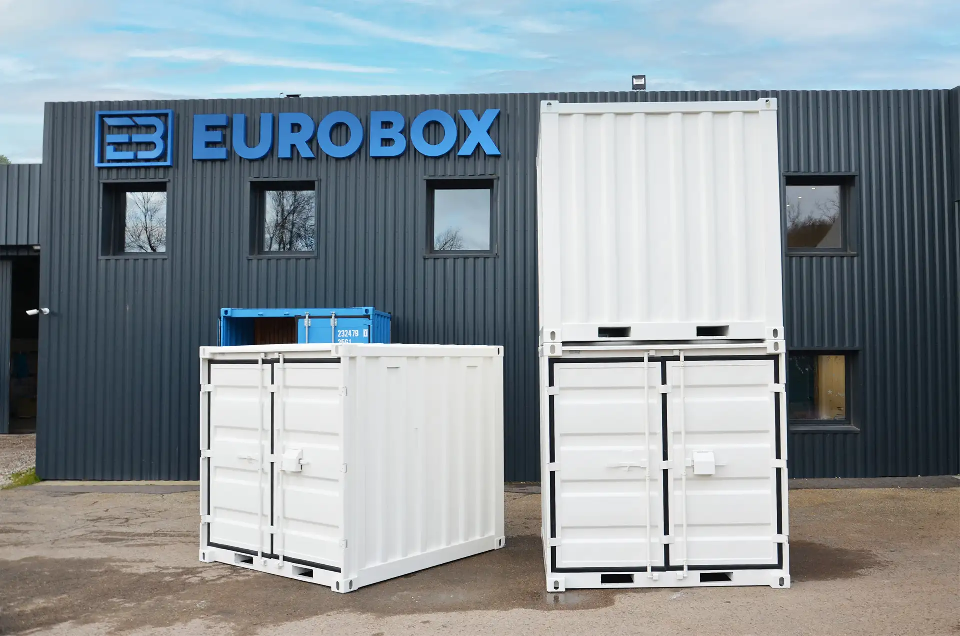 Conteneur de stockage 8 pieds blanc neuf vendu par Eurobox spécialiste de la vente de containers