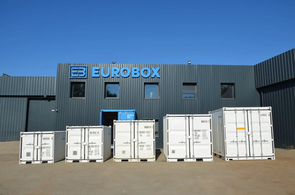 Lot de petits container maritime disponible à la vente sur Lyon, container blanc neuf