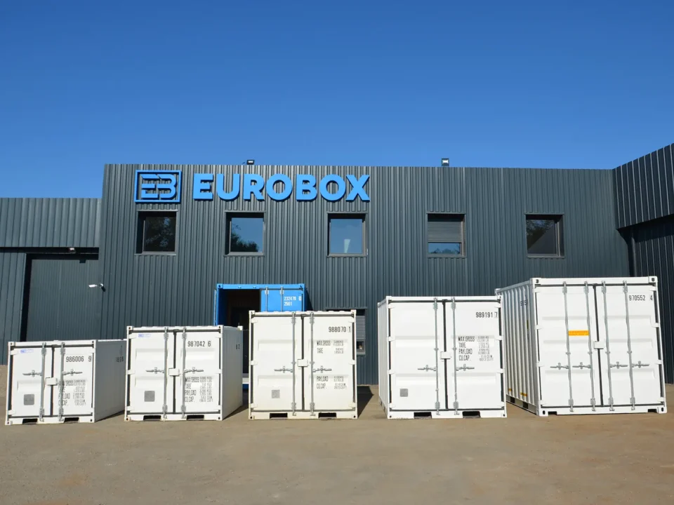 Lot de petits container maritime disponible à la vente sur Lyon, container blanc neuf