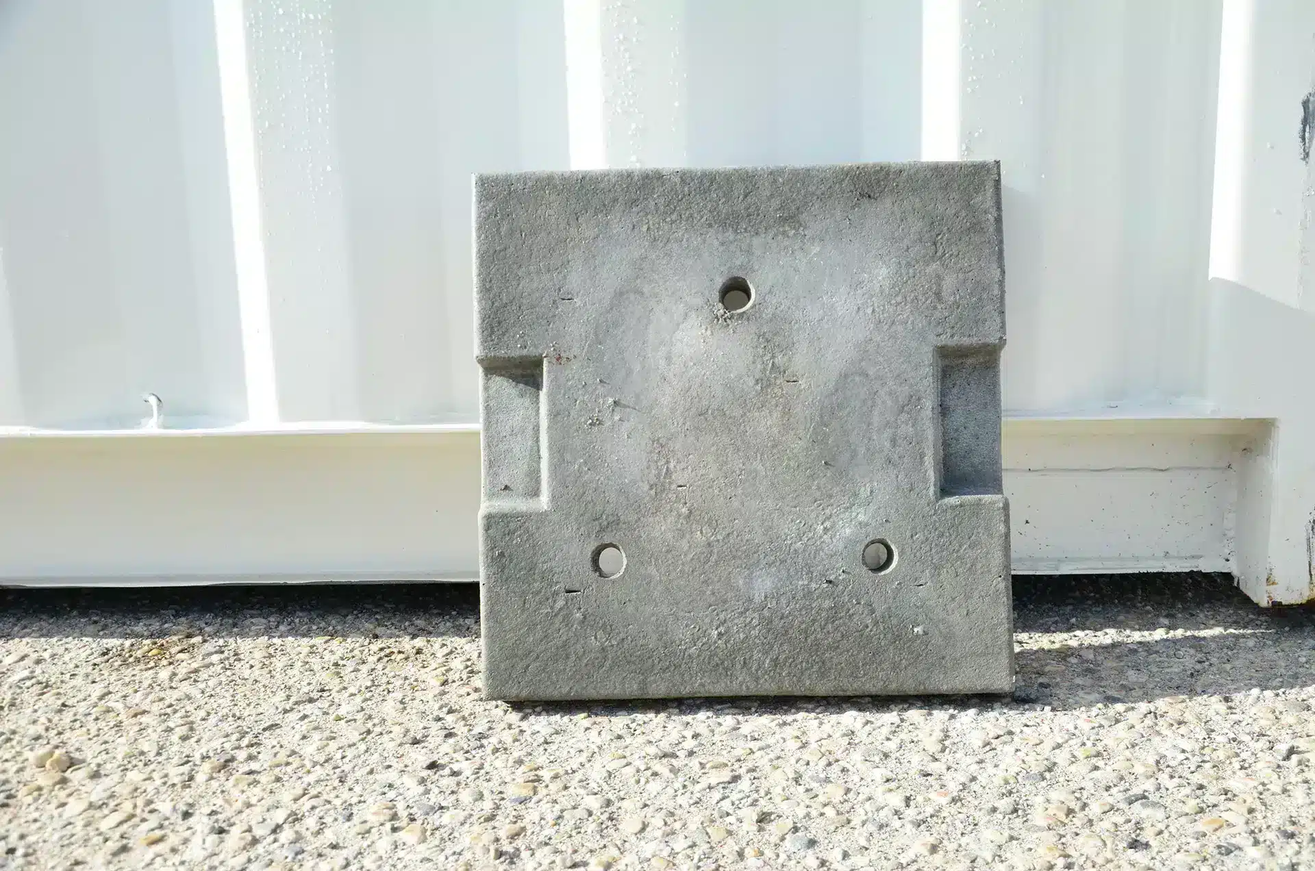 Cale de container, bloc béton pour conteneur, caler son container au sol
