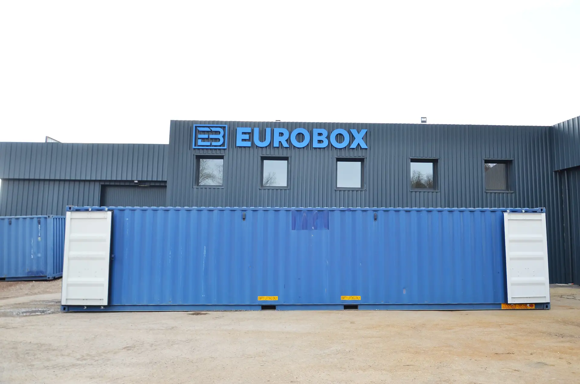 Conteneur bleu neuf double porte, chargement de la marchande par l'avant ou l'arrière. Container maritime 40 pieds