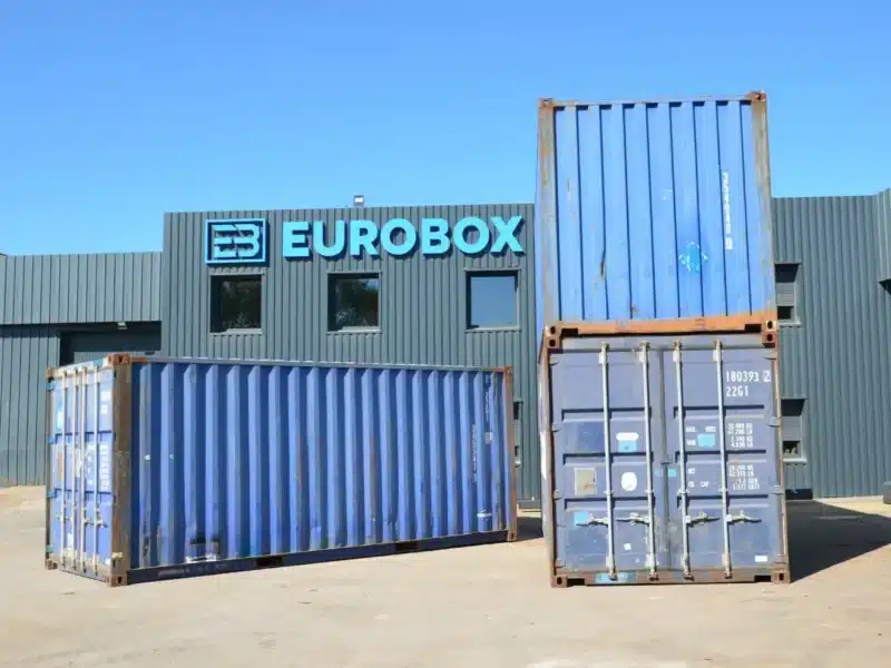 Conteneur 20 pieds bleu face de container et porte. Container maritime d'occasion.