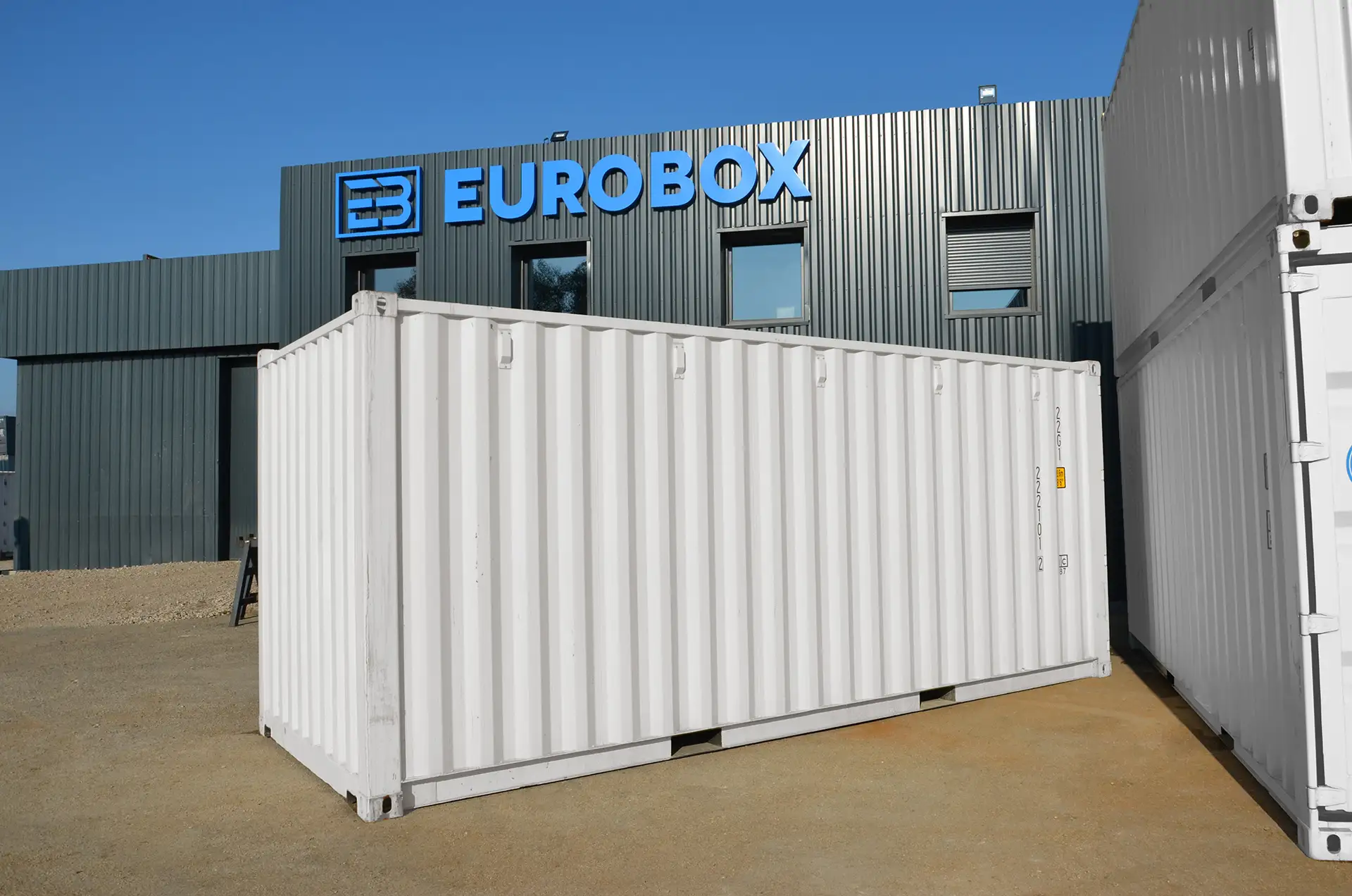 Conteneur neuf en parfait état, photo face latérale tôle de container. Eurobox vendeur de container maritime