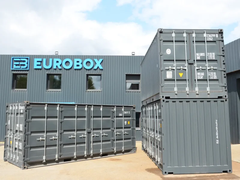 Côté latérale d'un conteneur ouvert pour un meilleur chargement de matériel. Container maritime neuf 20pieds