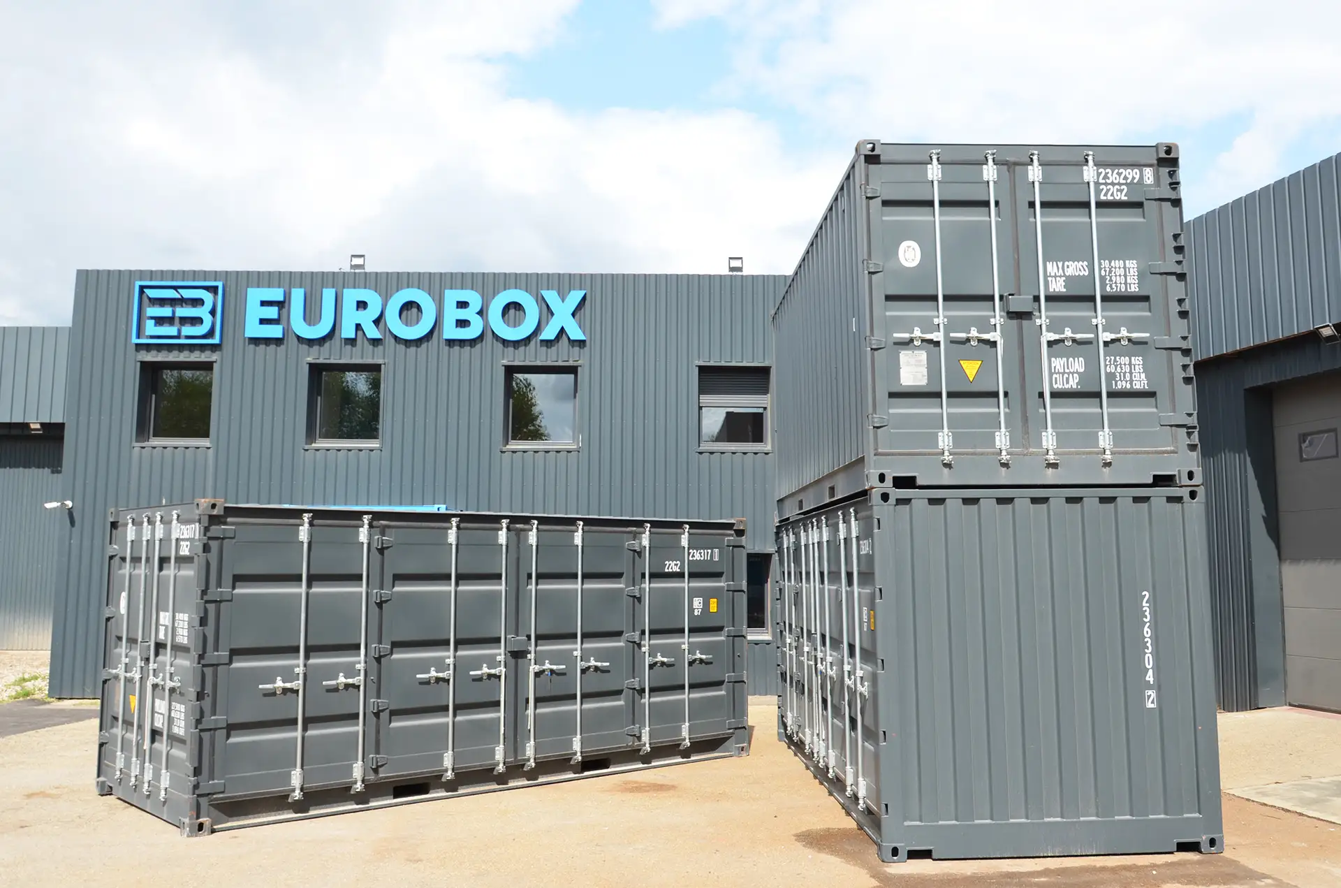 Côté latérale d'un conteneur ouvert pour un meilleur chargement de matériel. Container maritime neuf 20pieds