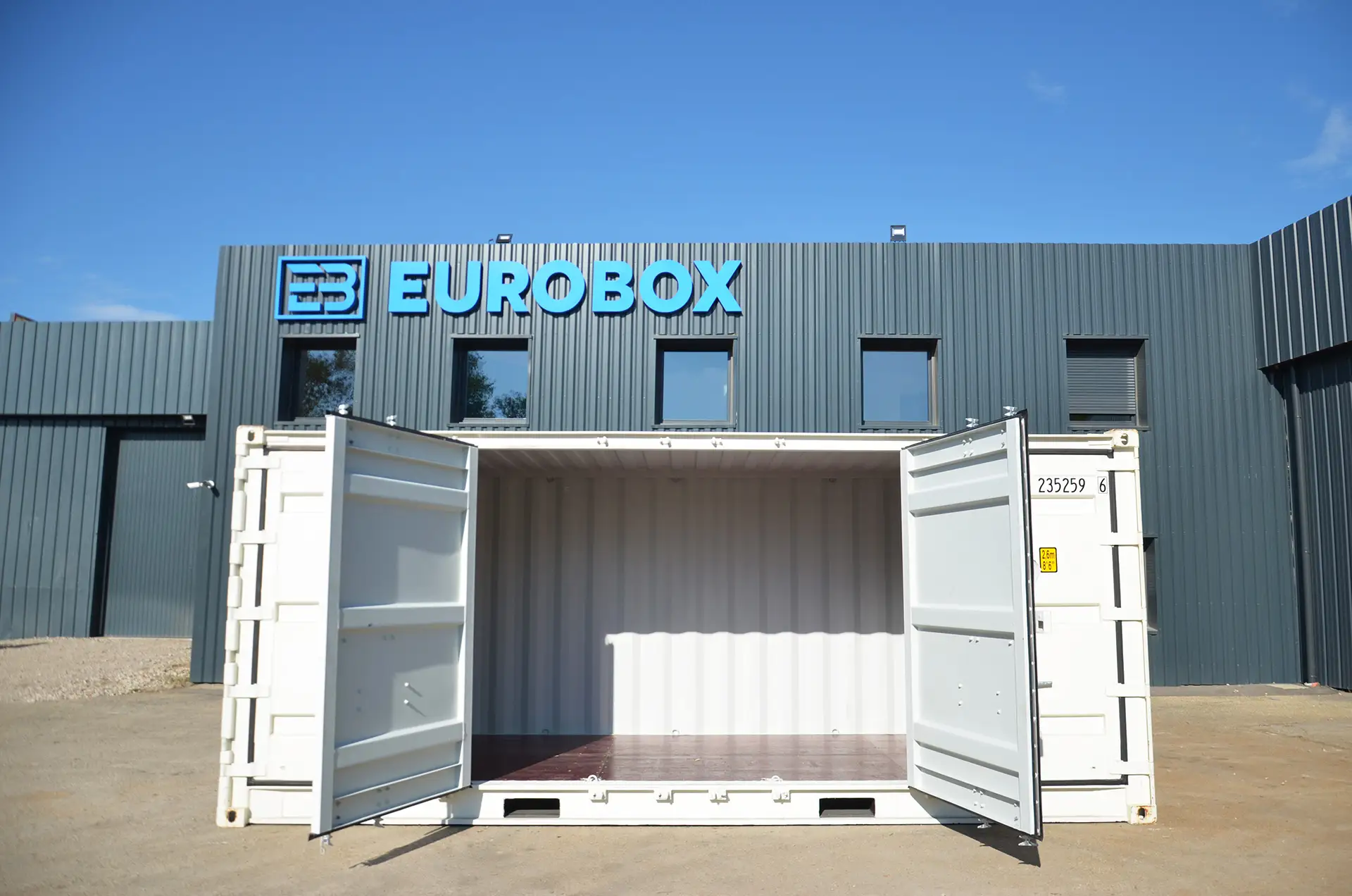 Container maritime open side avec ouverture semi ouvert. Conteneur neuf pour stockage. 20pieds neuf blanc