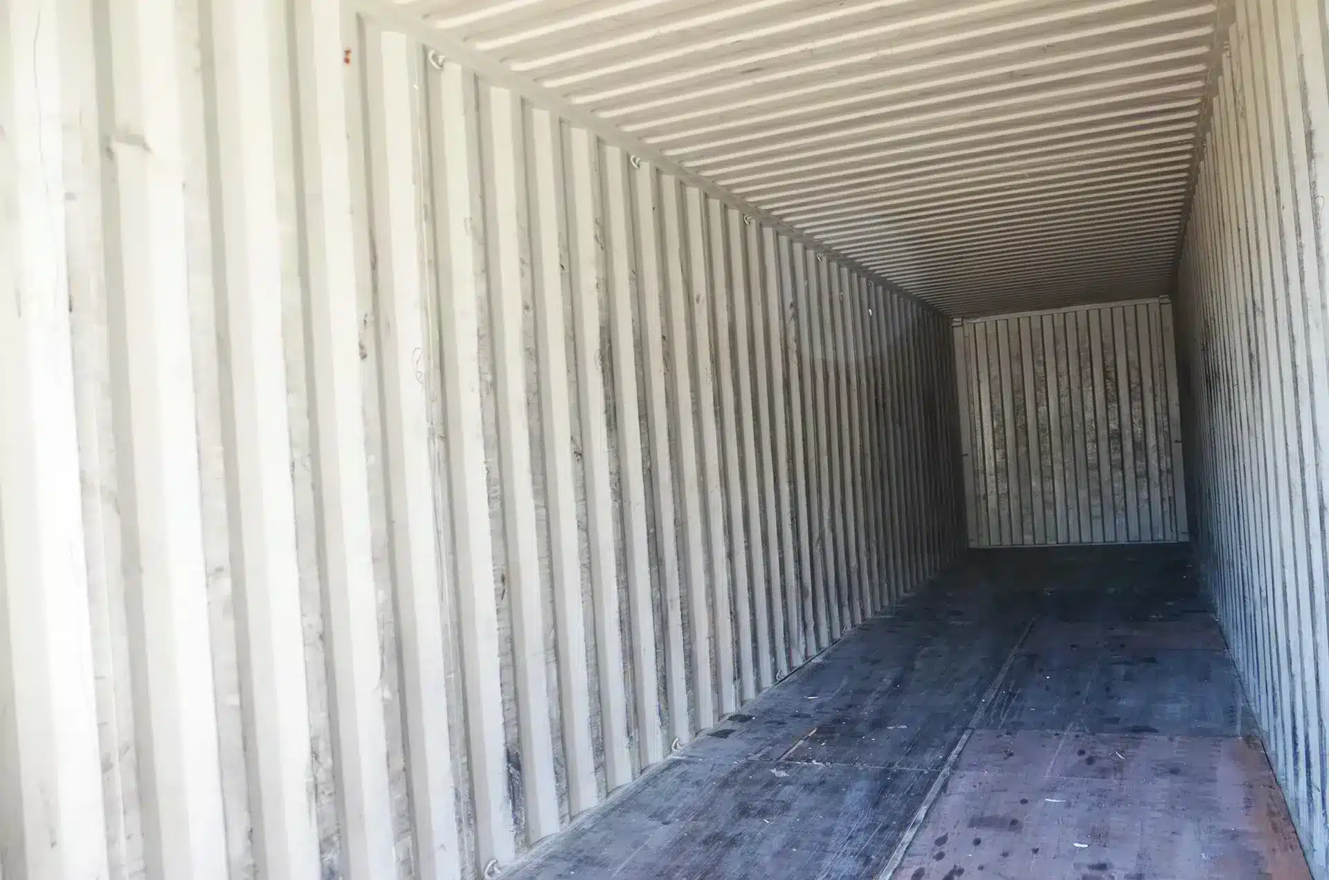 Intérieur conteneur d'occasion , acheter un container maritime sur Marseille