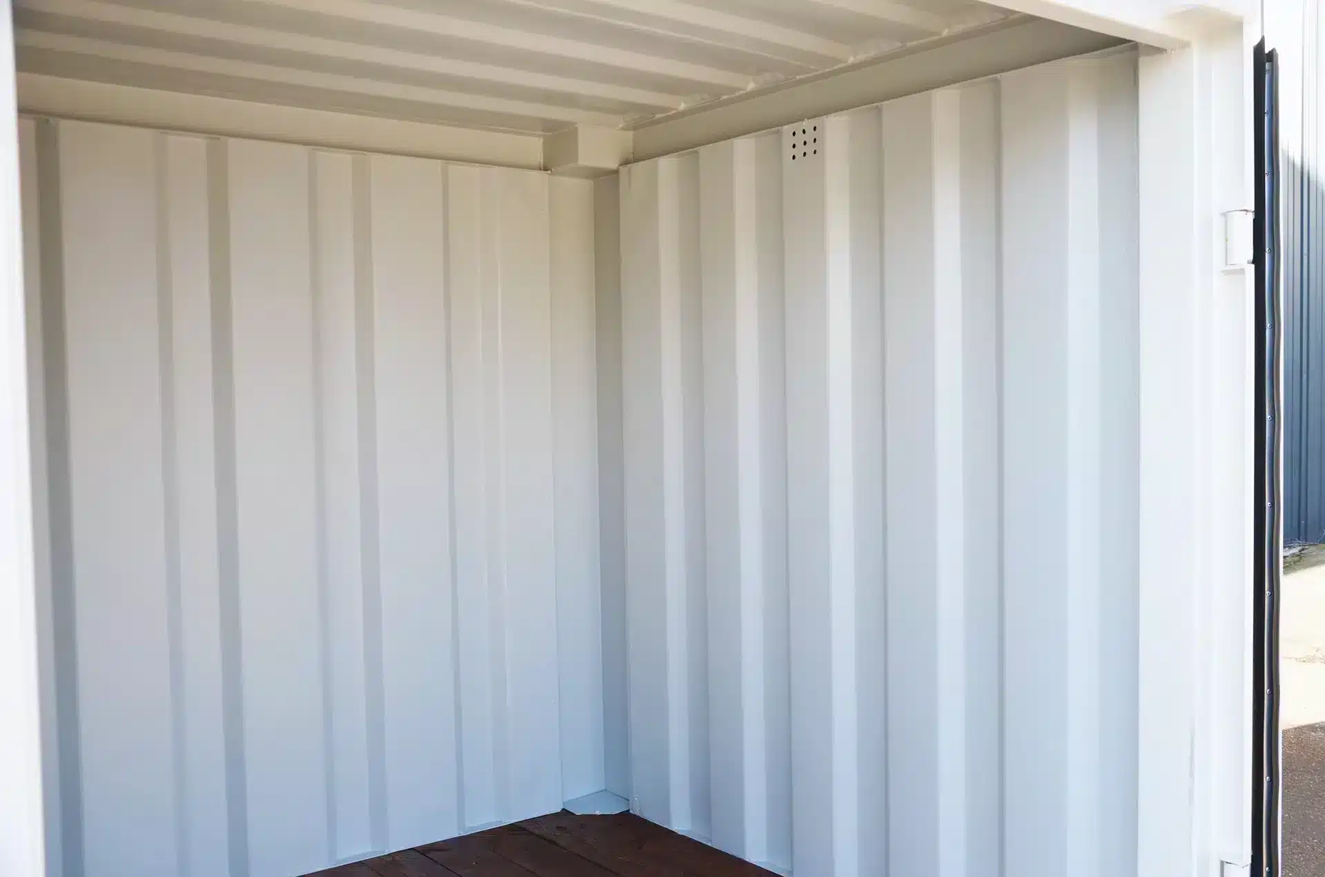 Intérieur d'un petit container de stockage neuf premier voyage, petit conteneur 6pieds,